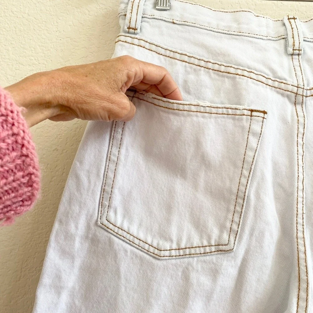 BDG Urban Outfitters Womens White Distressed Baggy Denim Jorts Shorts Size 32